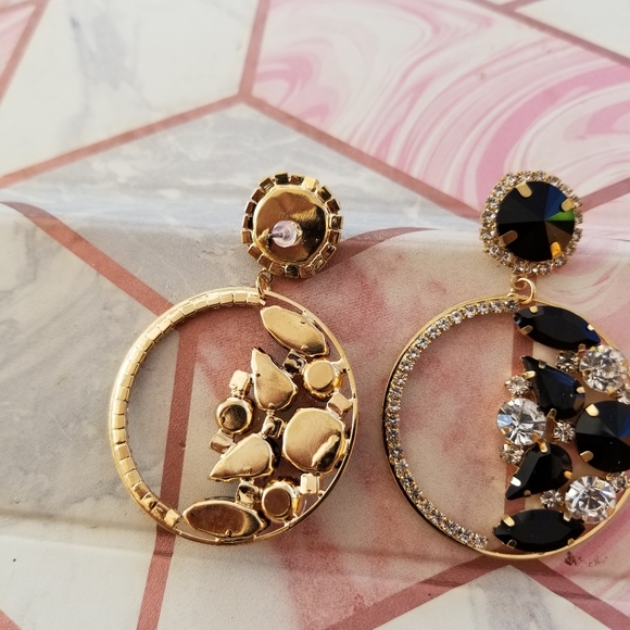 Black gemstones rhinestone earrings  with gold back, custom jewelry. - Picture 4 of 7